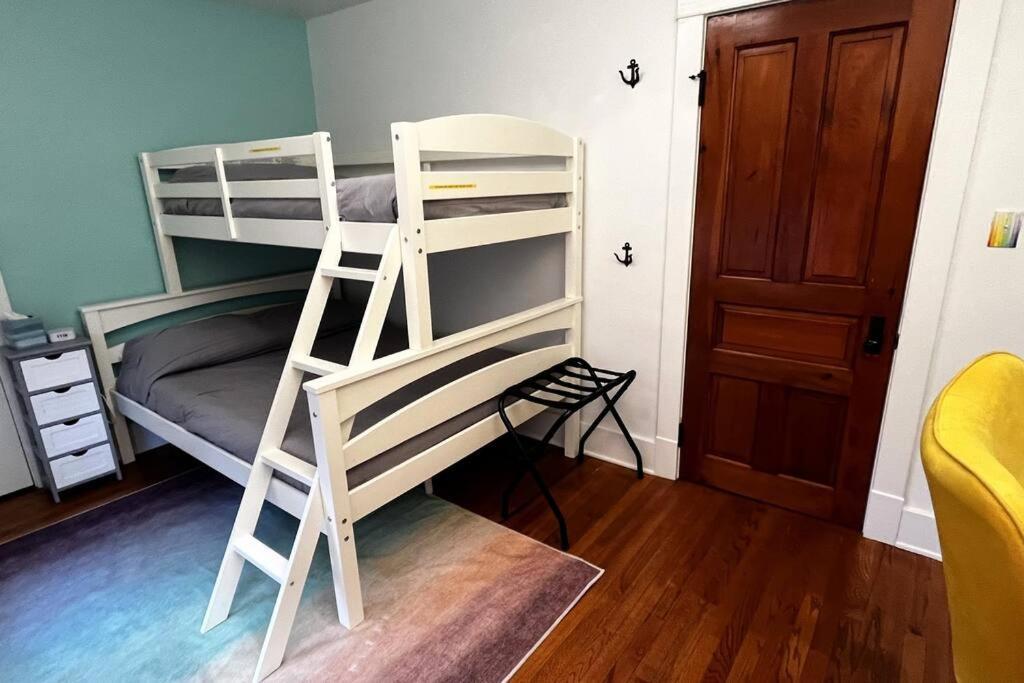 Fiesinger House - Private 3-Bd Unit In Historic Home, Downtown Sandusky Exterior photo